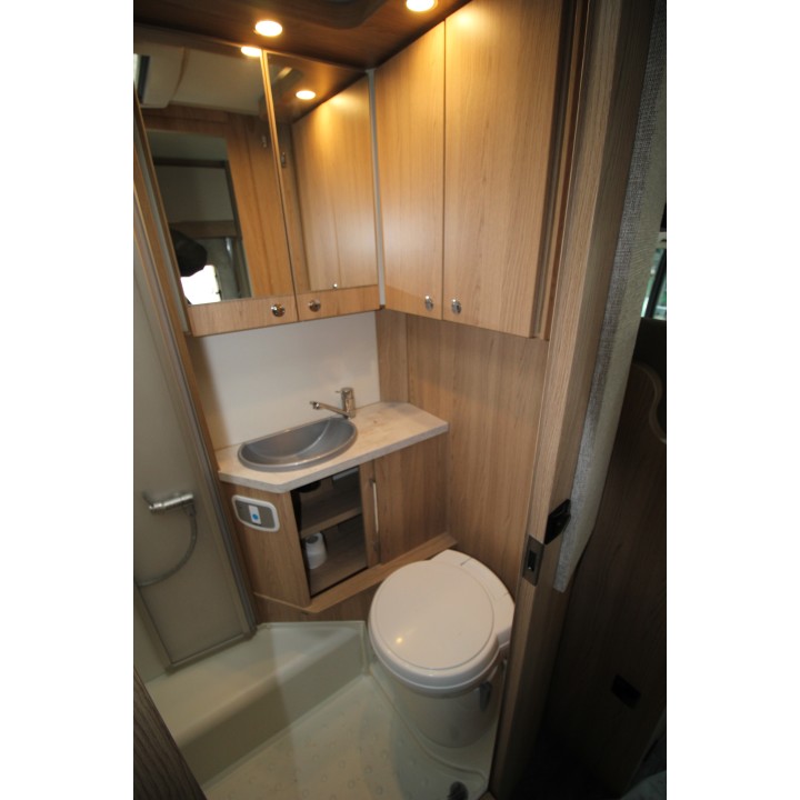 Camping-car profilé LMC Breezer V643G