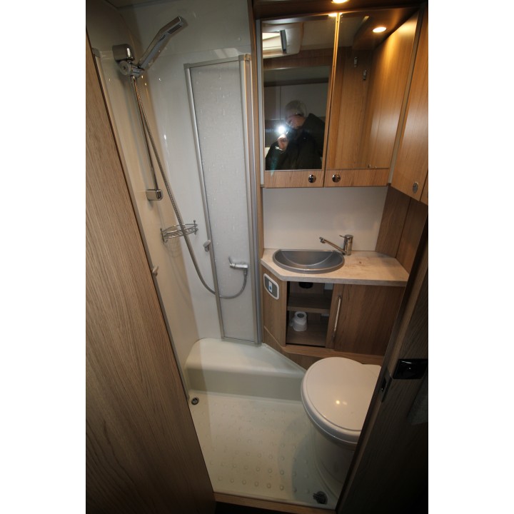 Camping-car profilé LMC Breezer V643G