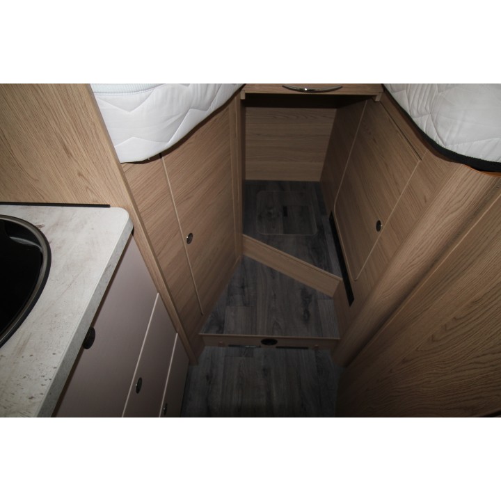 Camping-car profilé LMC Breezer V643G