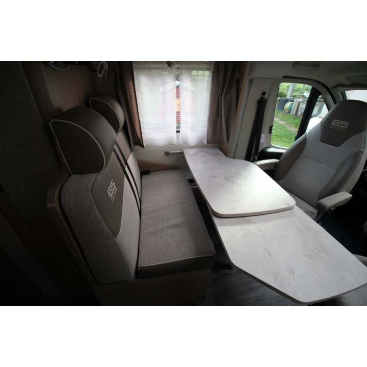 Camping-car profilé LMC Breezer V643G