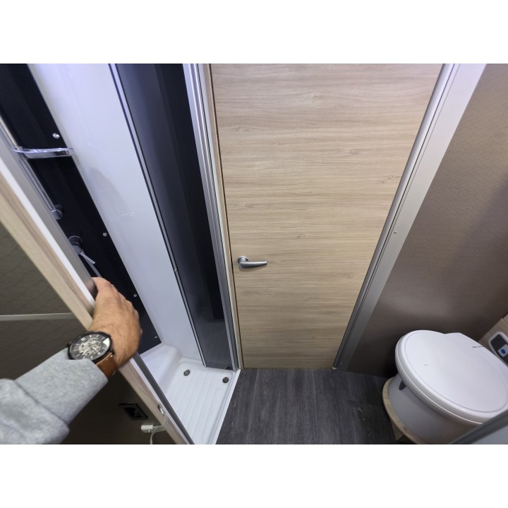 Camping-car profilé d'occasion Challenger 328 Graphite édition anniversary VIP 2021 27200km état neuf